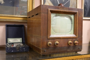 Alice Davies 1sts of 2 TVs in Black Diamond